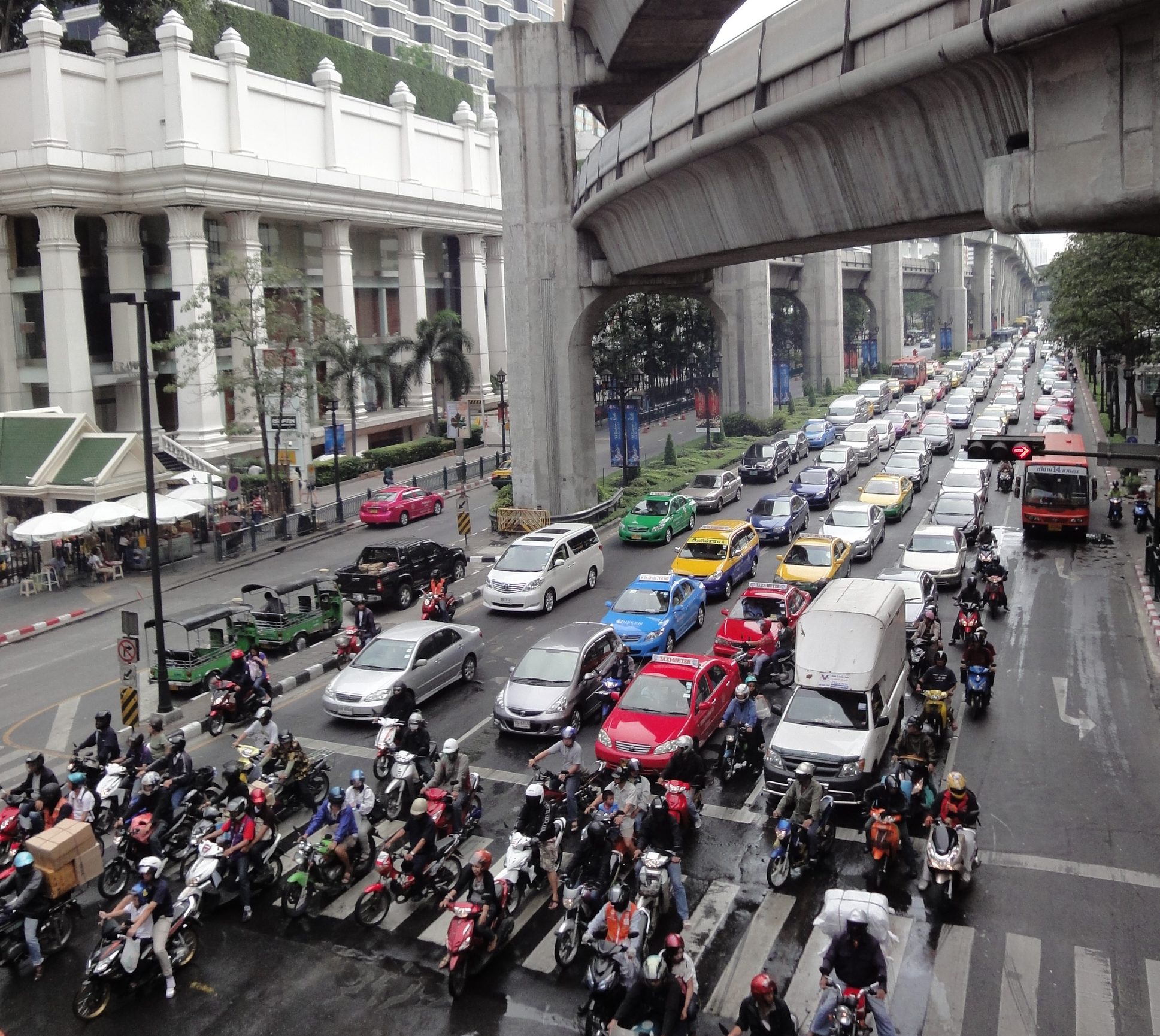 Bangkok’da Hayat – Ulaşım, Sinema ve Protestolar